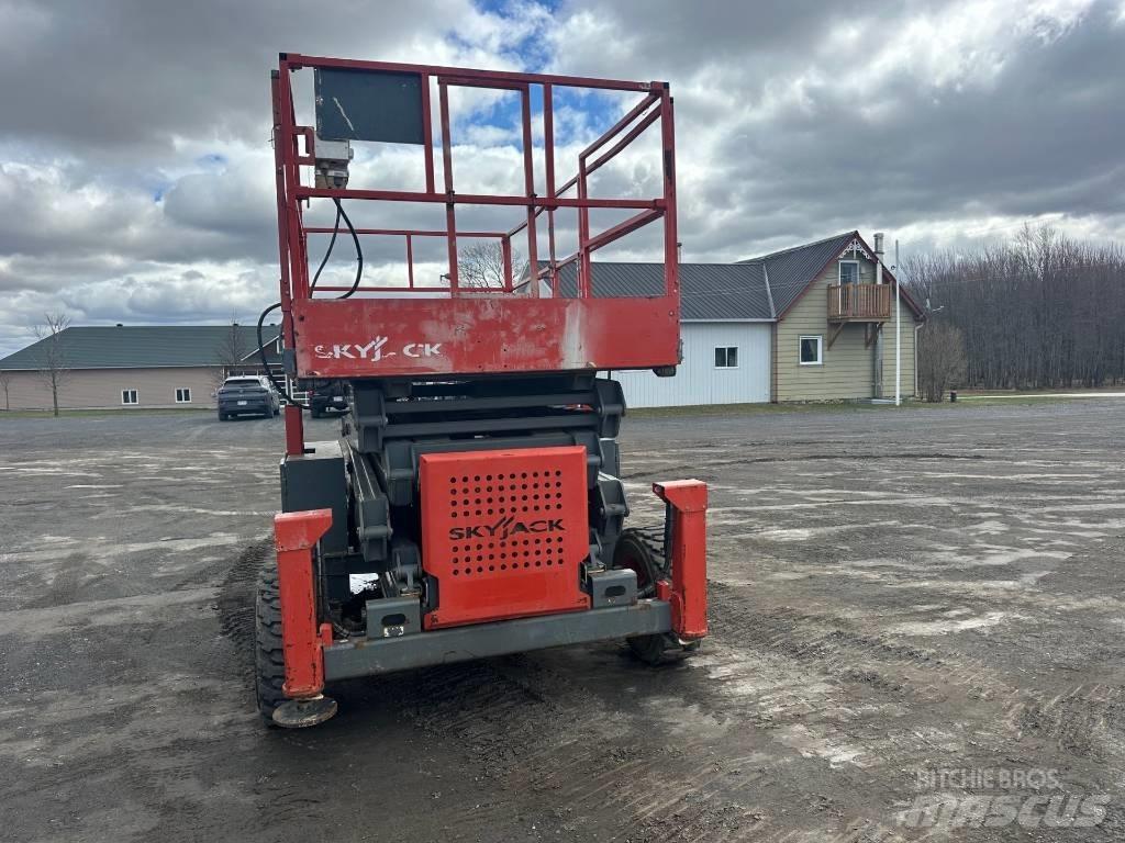 SkyJack SJ 8841 RT Škarjaste dvižne ploščadi