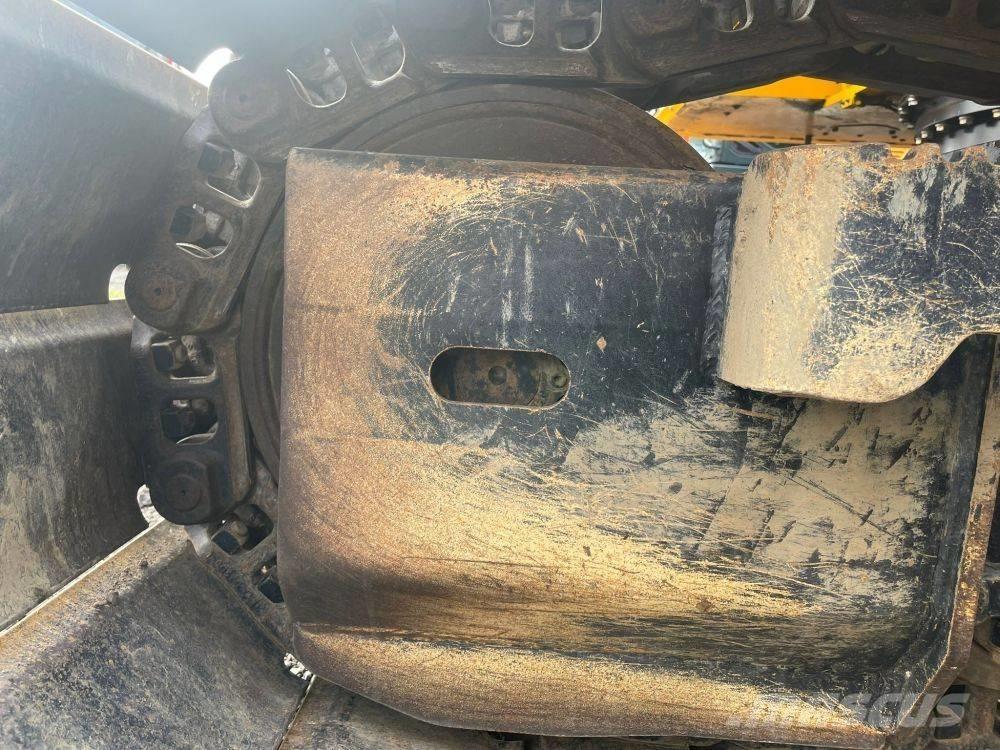 JCB 140 X LC Bagri goseničarji
