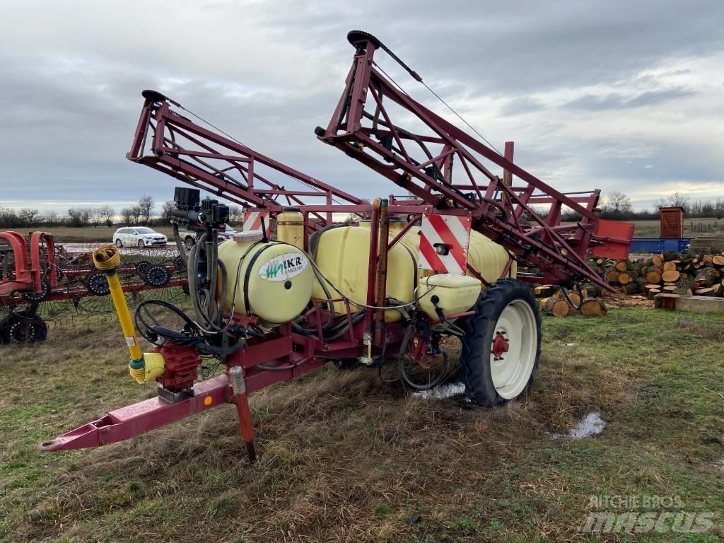 Hardi TR 2000 Vlečne škropilnice