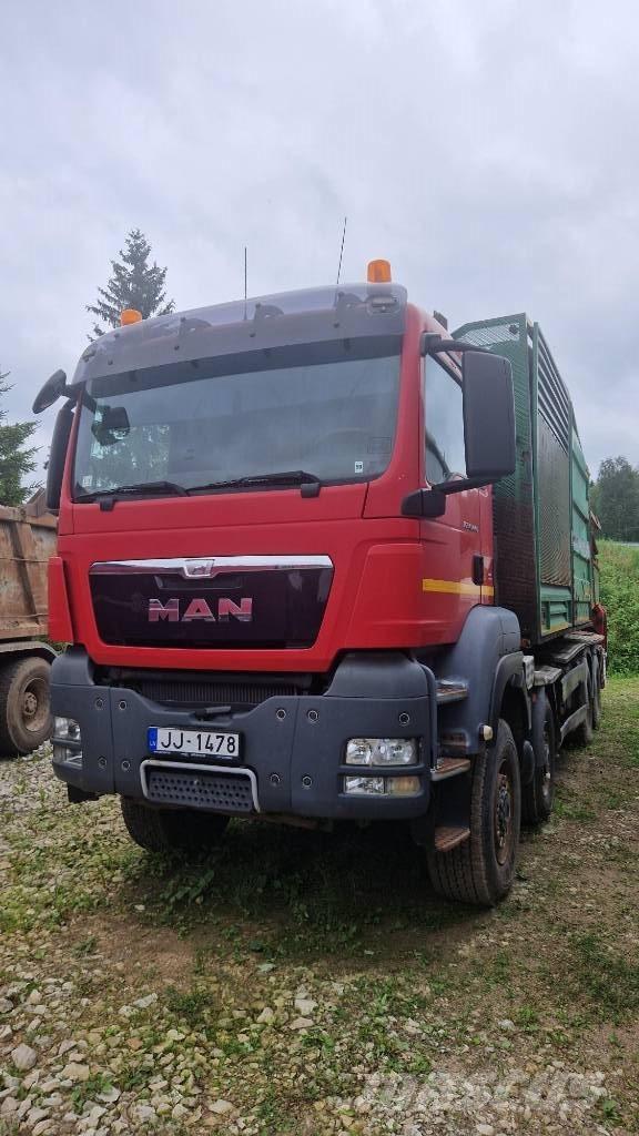 MAN TGS + Neuson 1266 Drobilci lesa