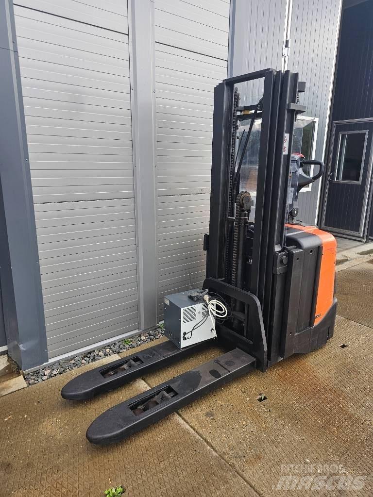 BT SPE 125 L 4150mm Ročni električni viličar