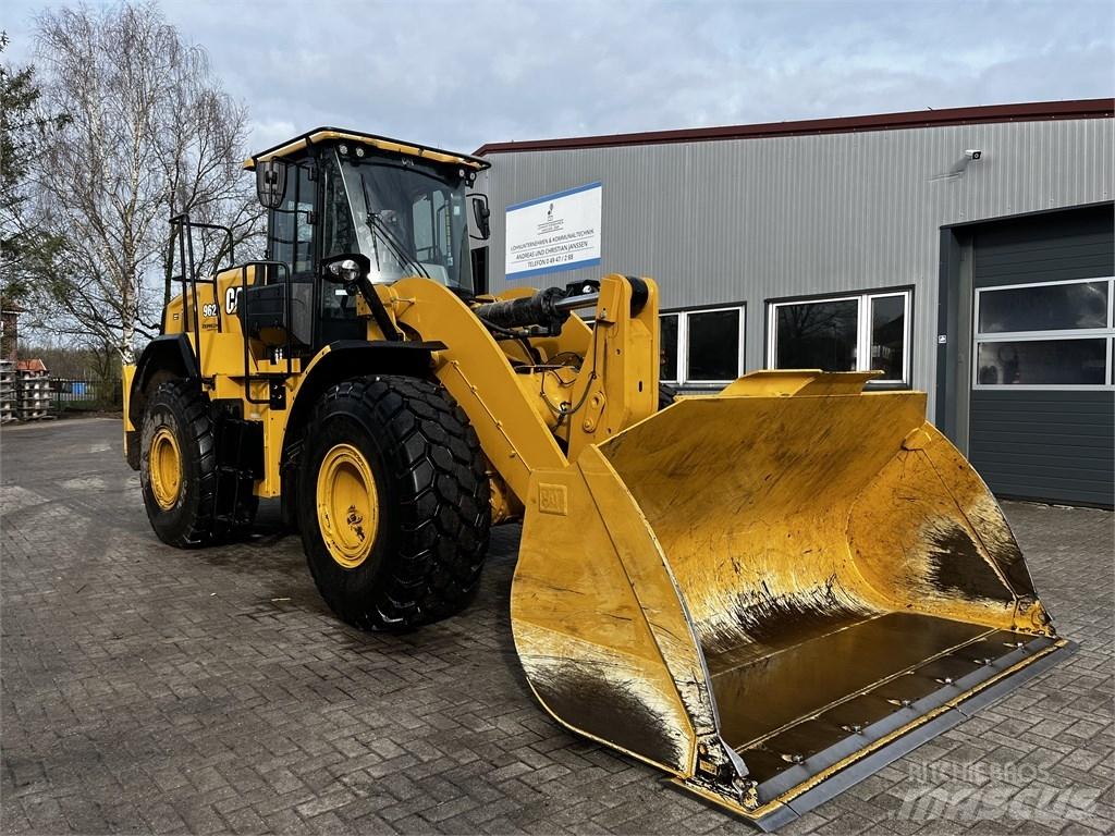 CAT 962 Kolesni nakladalci