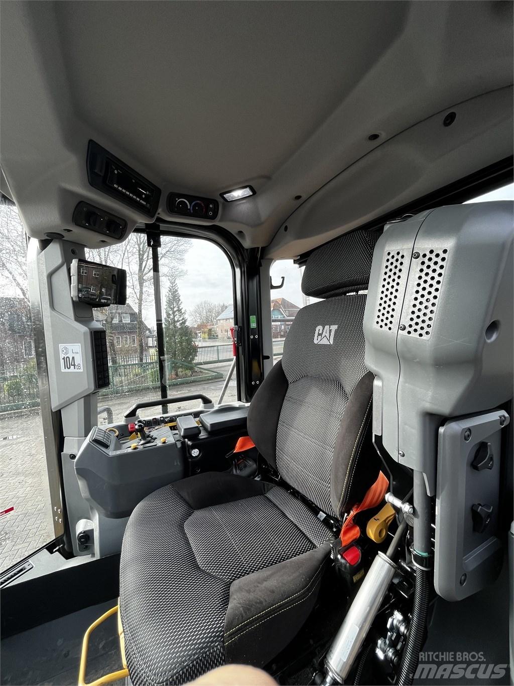 CAT 962 Kolesni nakladalci