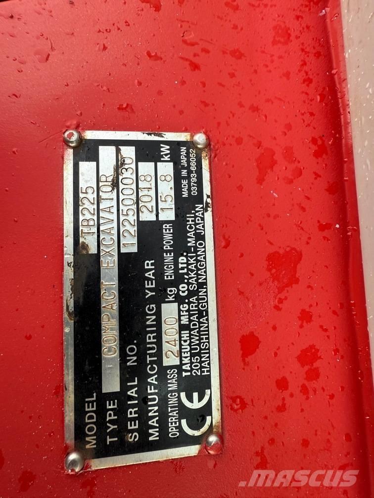 Takeuchi TB 225 Mini bagri <7t