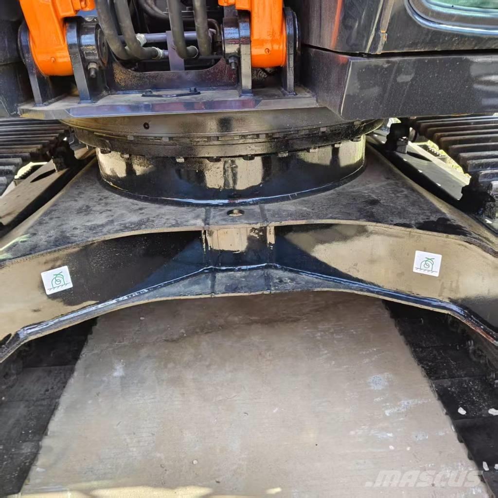 Hitachi ZX 130 LC Bagri goseničarji