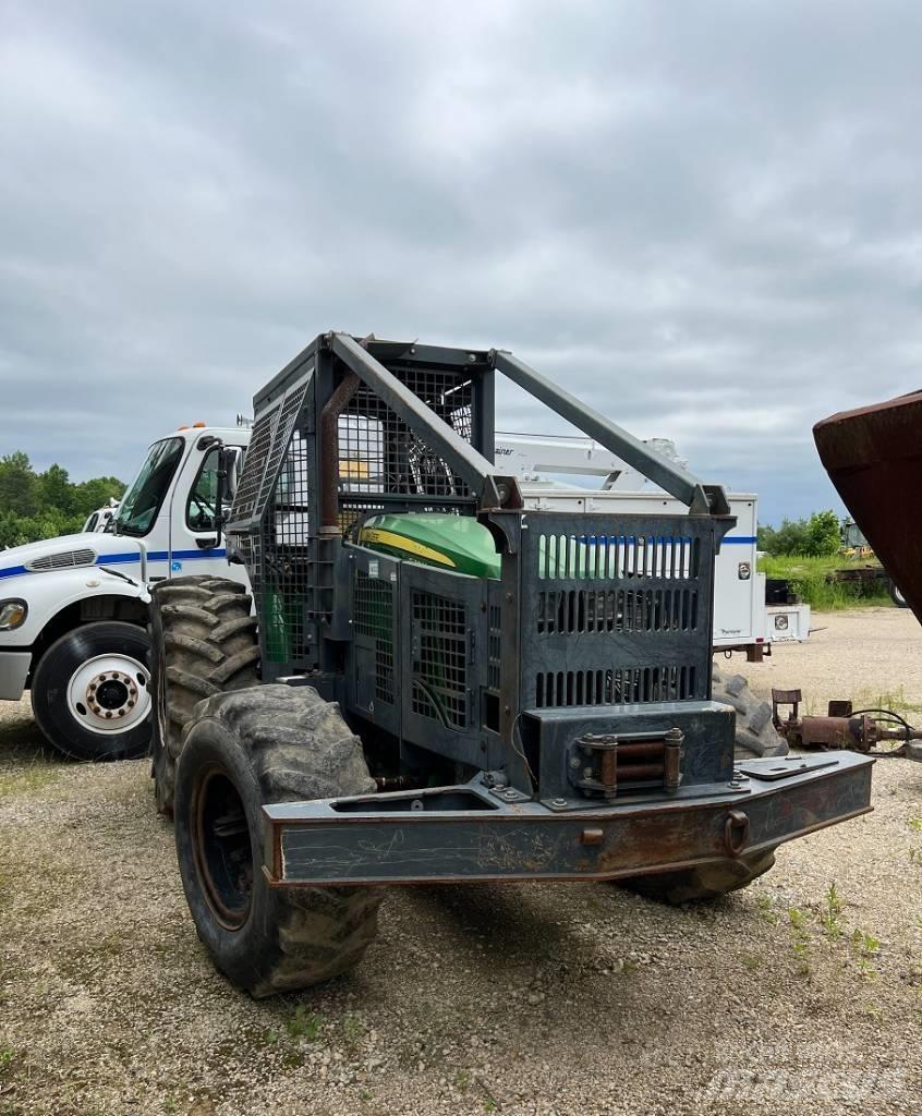 John Deere 5100 M Traktorji