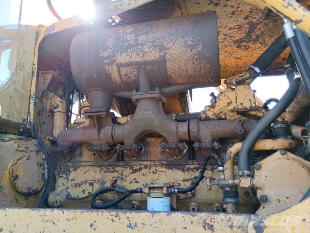 Komatsu D 85 A-12 Buldožerji goseničarji