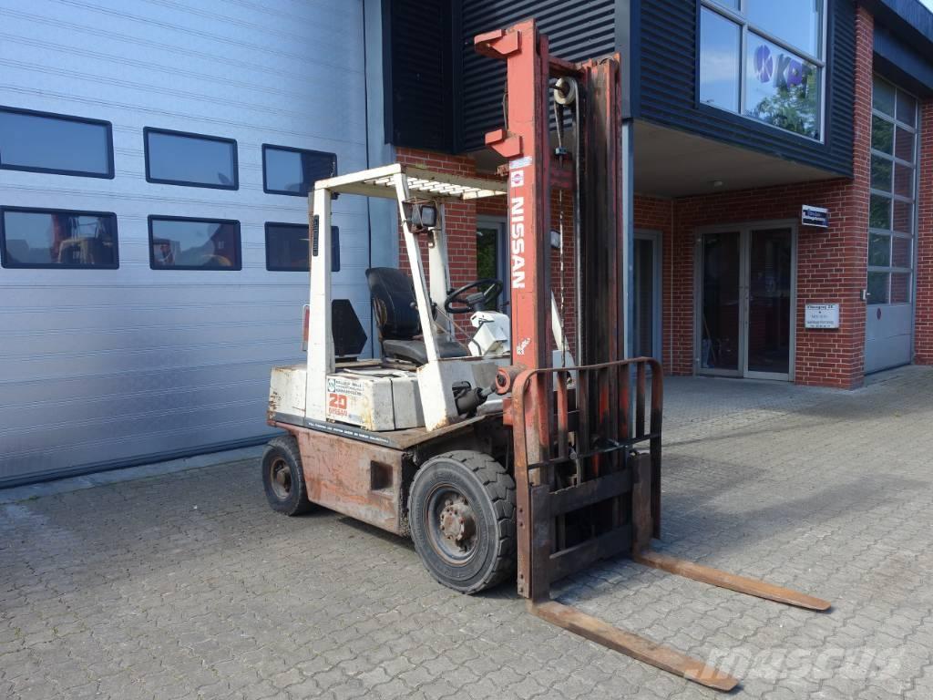Nissan EH 02 A 20U Dizelski viličarji