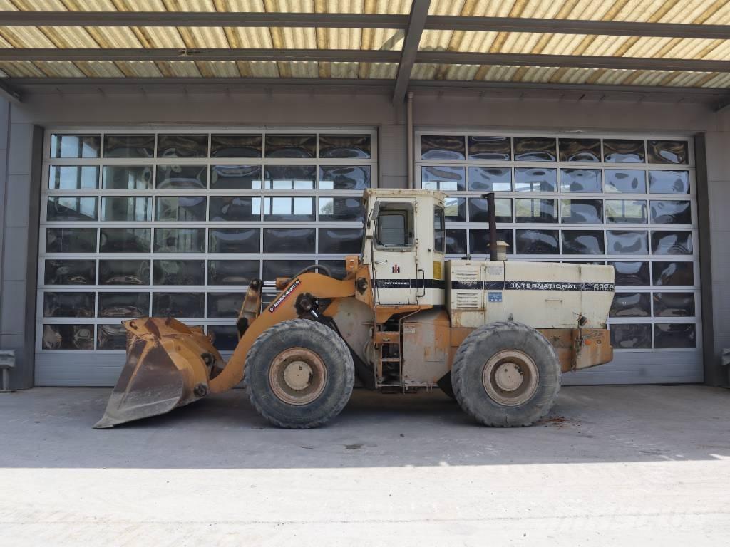 International 530 A Kolesni nakladalci