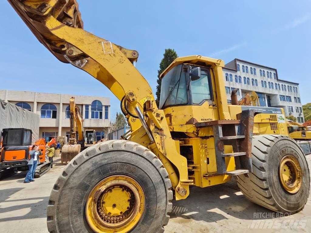 Komatsu WA 500 Kolesni nakladalci