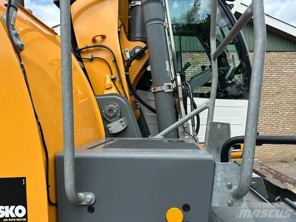 Liebherr A914 Bagri na kolesih