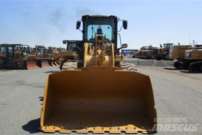 CAT 930K Kolesni nakladalci