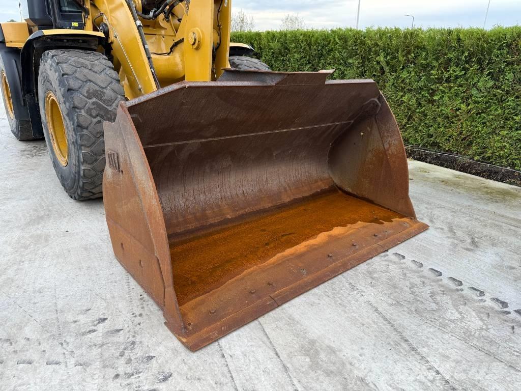 CAT 930 M Kolesni nakladalci