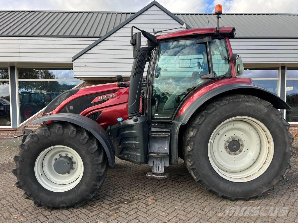 Valtra T 174 Versu Traktorji