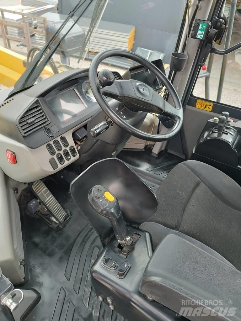 Komatsu WA 500 Kolesni nakladalci