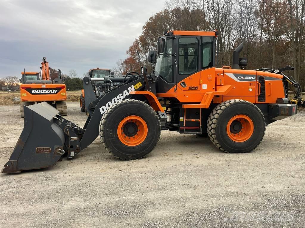 Doosan DL 250 Kolesni nakladalci