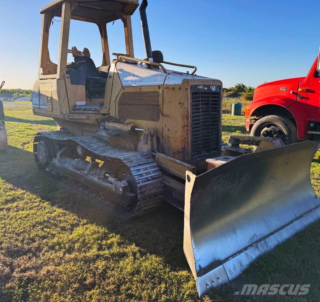 CAT D 3 G Buldožerji goseničarji