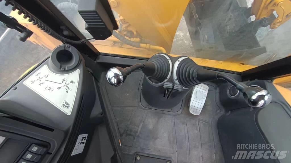 JCB 3 CX Kolesni nakladalci