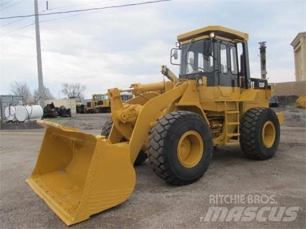 CAT 936 F Kolesni nakladalci