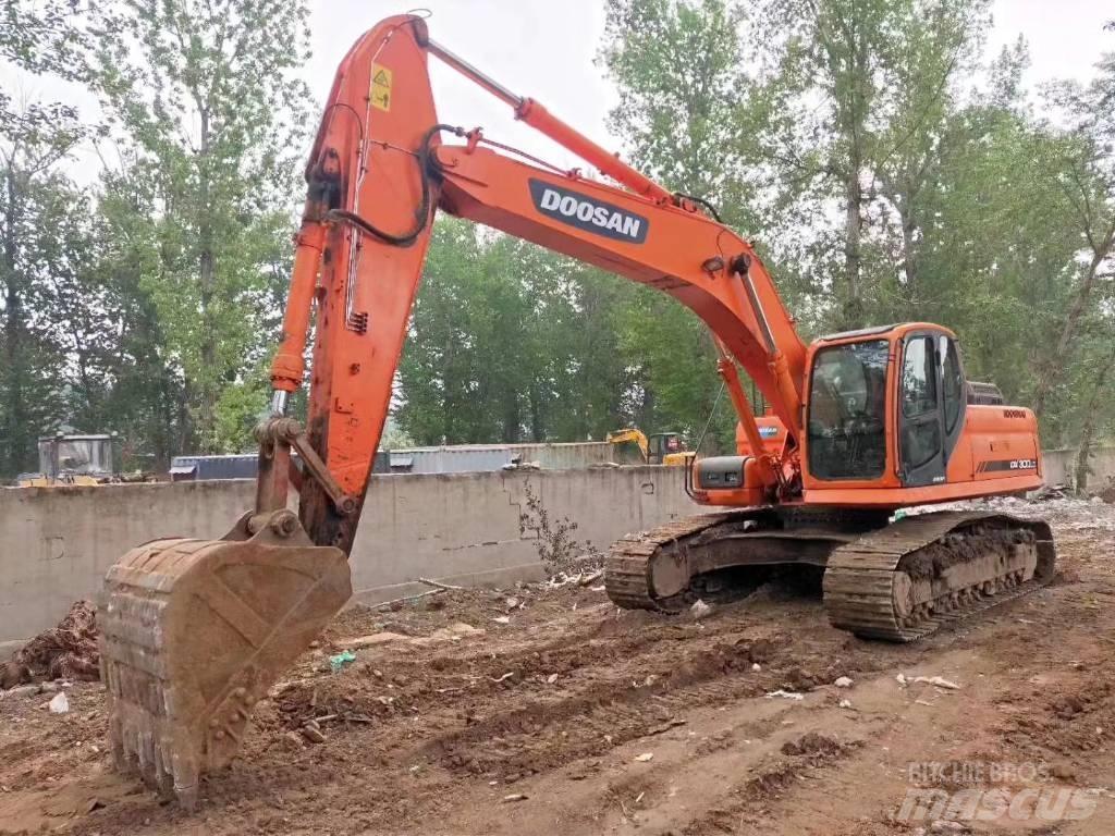 Doosan DX 300 LC Bagri goseničarji