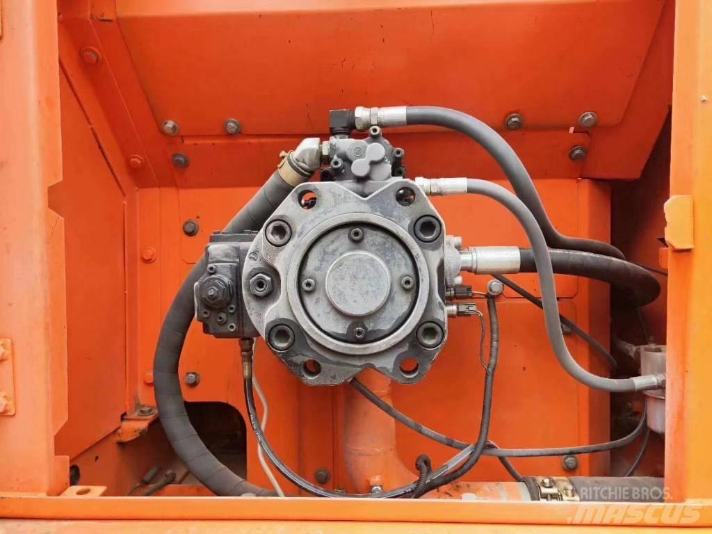 Doosan DX 300 LC Bagri goseničarji