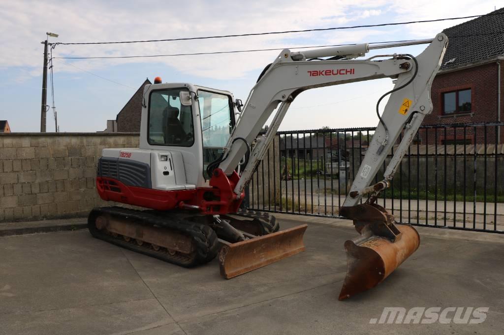 Takeuchi TB 250 Mini bagri <7t