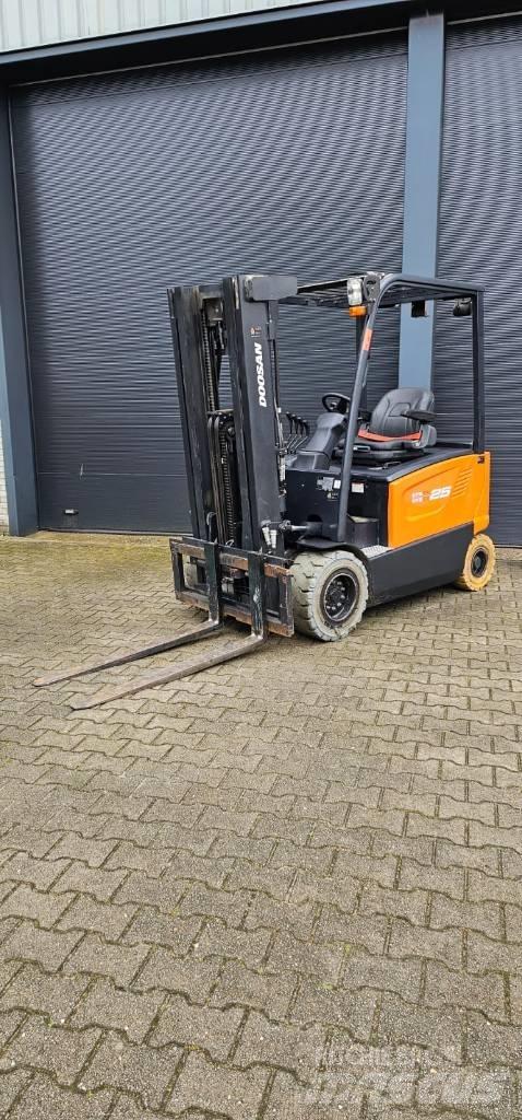 Doosan B 25 X-7 Električni viličarji