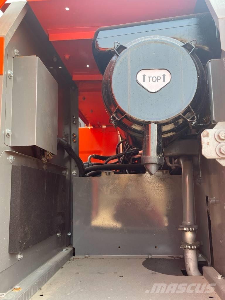 Hitachi 210LC Bagri goseničarji