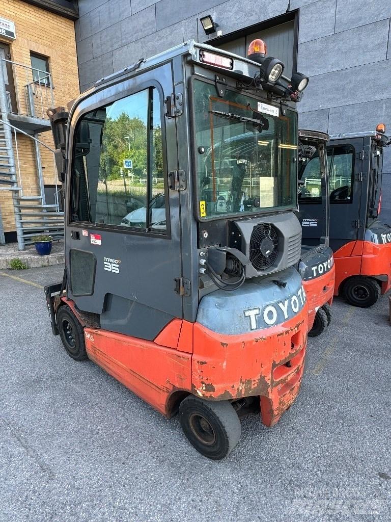 Toyota 8FBMT35 Ročni električni viličar