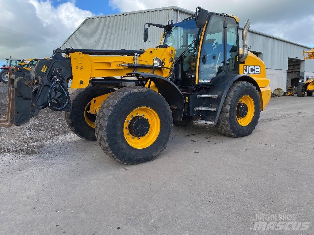 JCB Tm420s Kmetijski teleskopski nakladalci