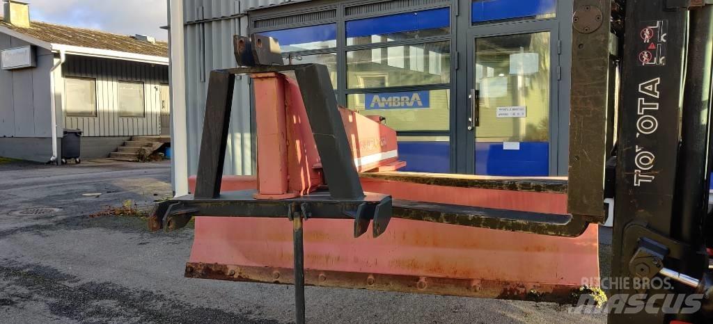 Pomo 2500 Cestni plugi