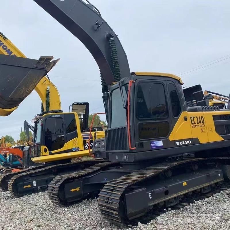 Volvo EC 240 Bagri goseničarji