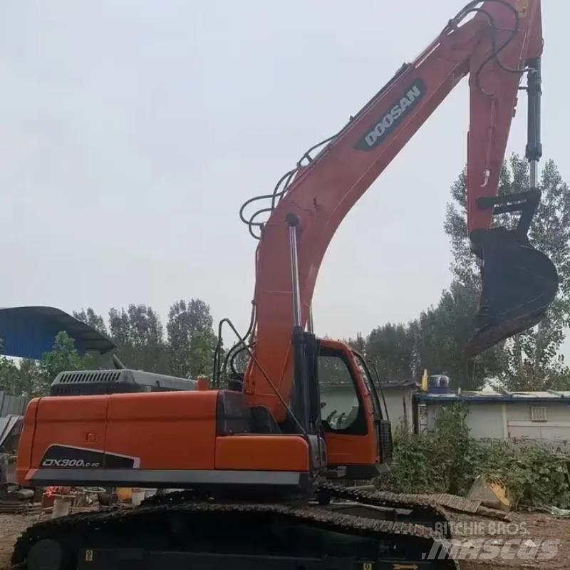 Doosan DX 300 Bagri goseničarji