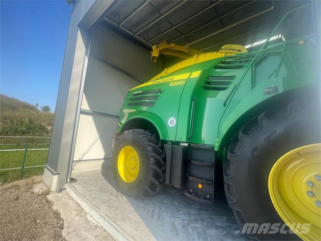 John Deere 8200i Stroji za krmo na lastni pogon