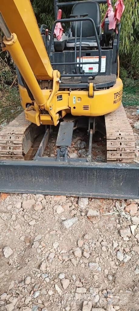 Komatsu PC35 Mini bagri <7t