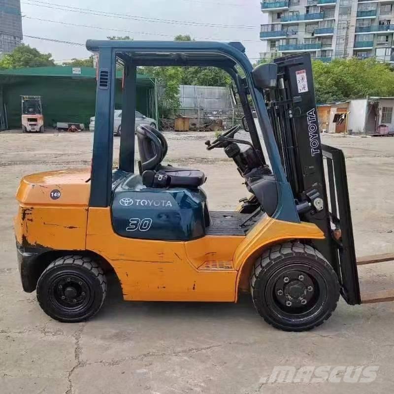 Toyota FD 30 Dizelski viličarji