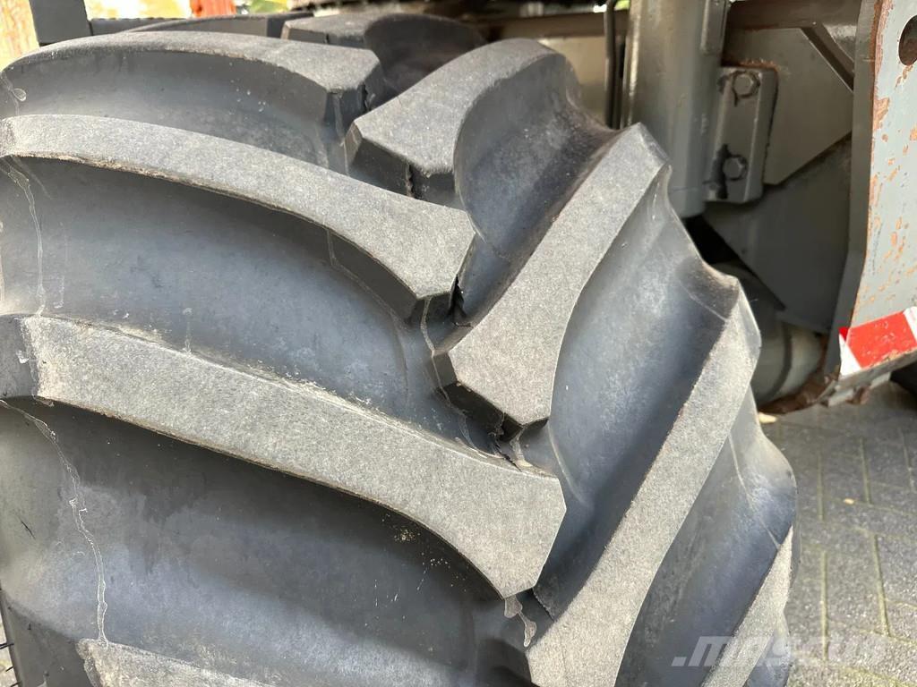 JCB JS145W Bagri na kolesih