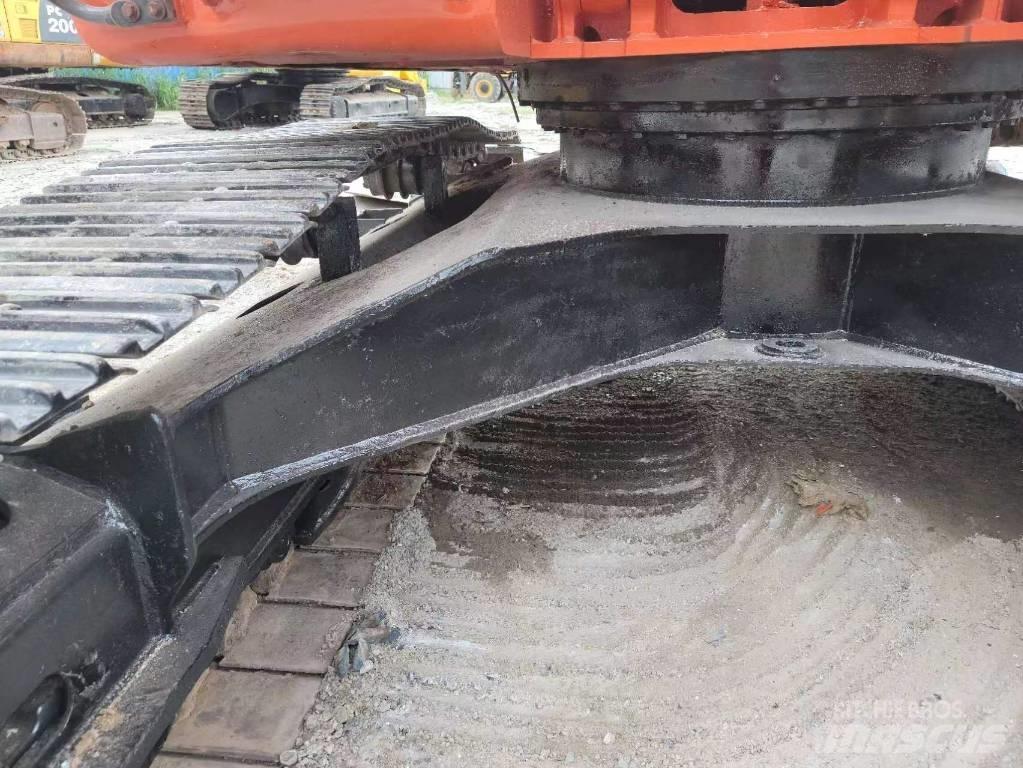 Doosan DX 225 LC Bagri goseničarji