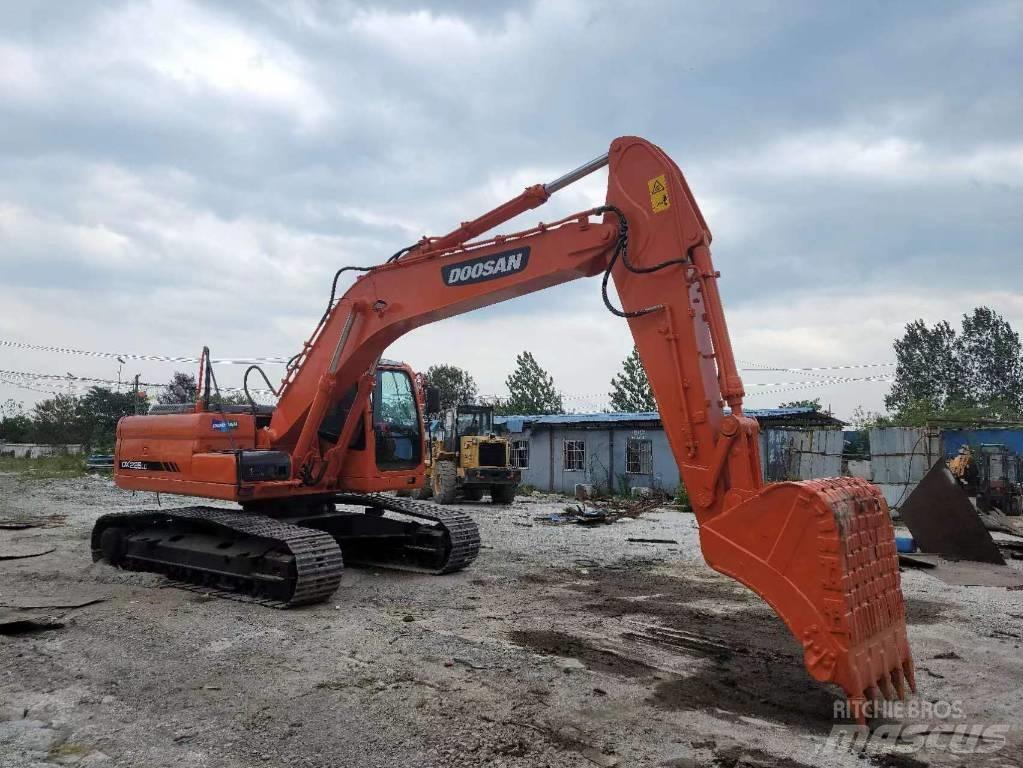 Doosan DX 225 LC Bagri goseničarji