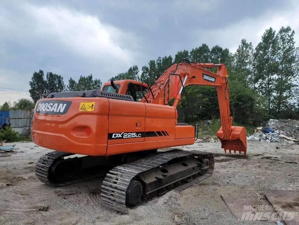 Doosan DX 225 LC Bagri goseničarji