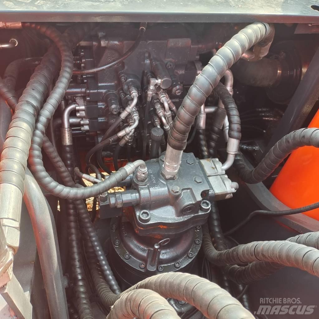 Doosan DX225LC-9C Bagri goseničarji