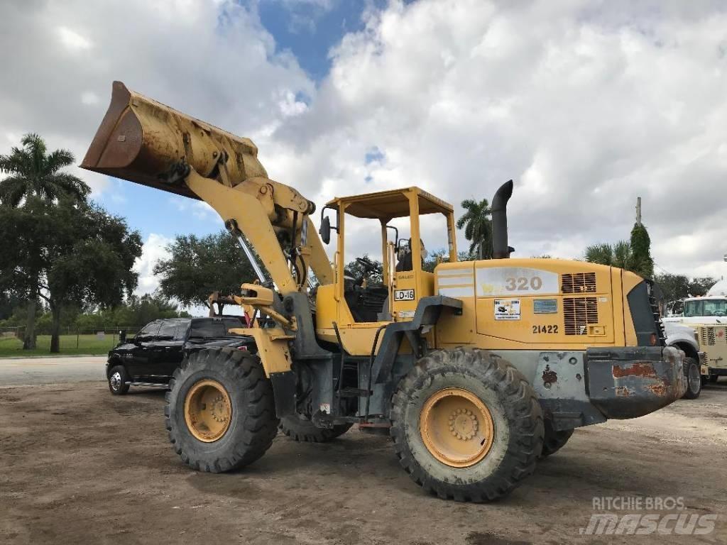 Komatsu WA320-5 Kolesni nakladalci