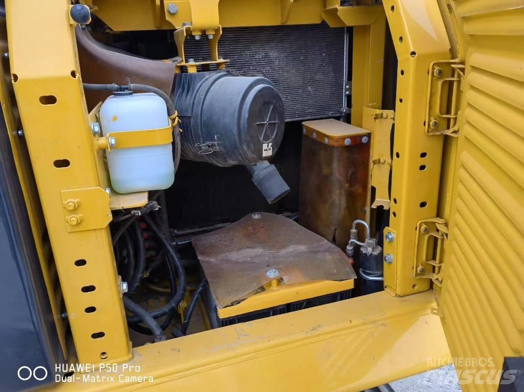 Komatsu PC130 Bagri goseničarji