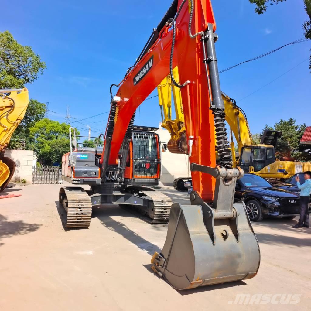 Doosan DX 225 LCA Bagri goseničarji