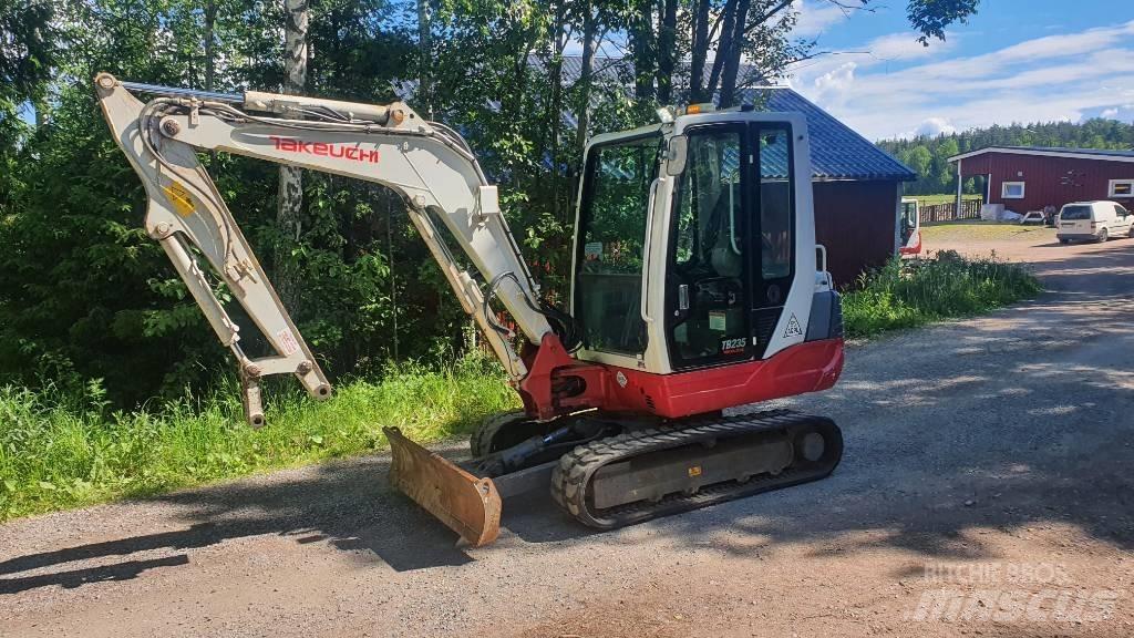 Takeuchi TB235 Mini bagri <7t