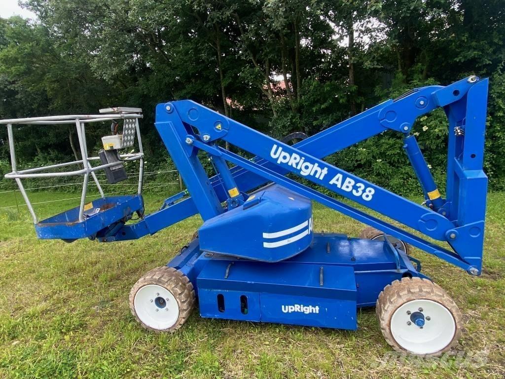 UpRight AB38N Zglobne dvižne ploščadi