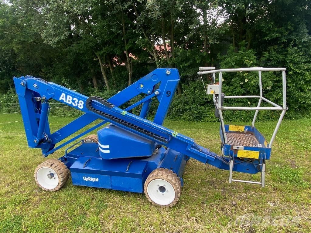 UpRight AB38N Zglobne dvižne ploščadi