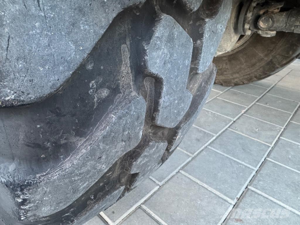 Liebherr L 506 Kolesni nakladalci