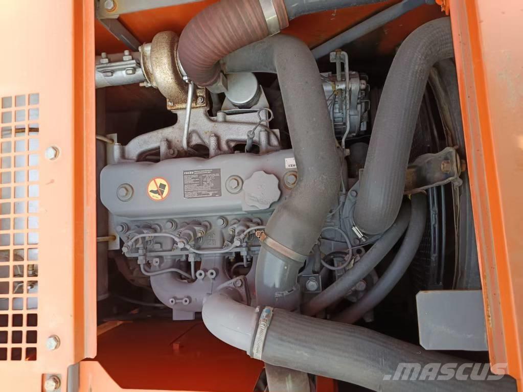 Hitachi ZX 135 Bagri goseničarji
