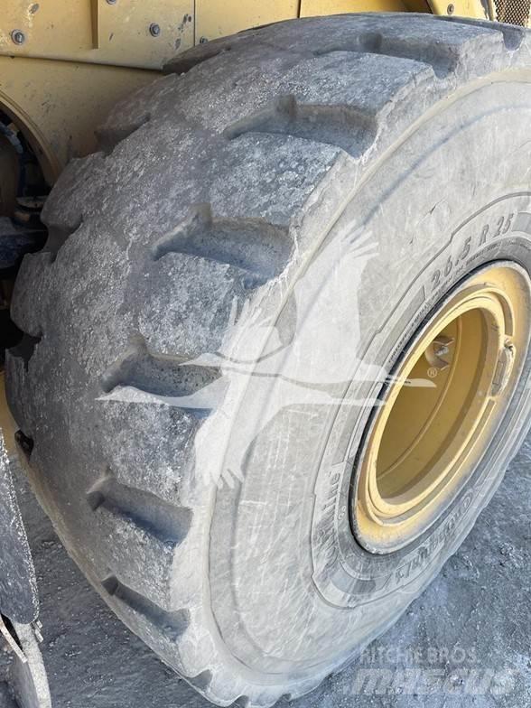 CAT 966M Kolesni nakladalci